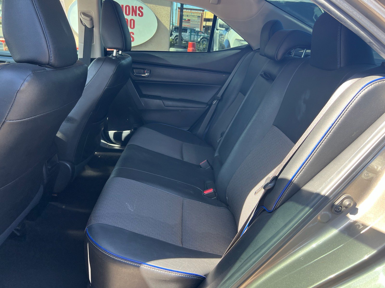 Used 2019 Toyota Corolla SE w/ SE Premium Package FWD image 9