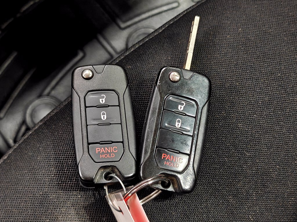 Used 2016 Jeep Renegade Latitude FWD image 11