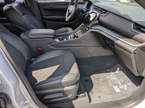 New 2025 Jeep Grand Cherokee L Altitude image 29