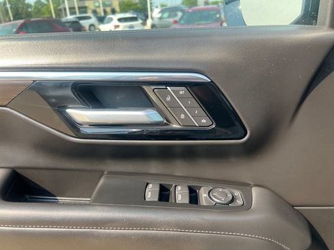 Certified 2025 Chevrolet Suburban Z71 AWD/4WD image 31