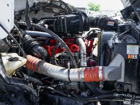 Used 2013 Ford F750 2WD Regular Cab Super Duty image 9