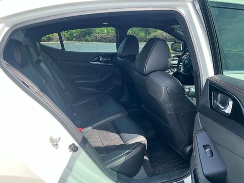 Used 2021 Nissan Maxima SR w/ Sport Mat Group FWD image 10