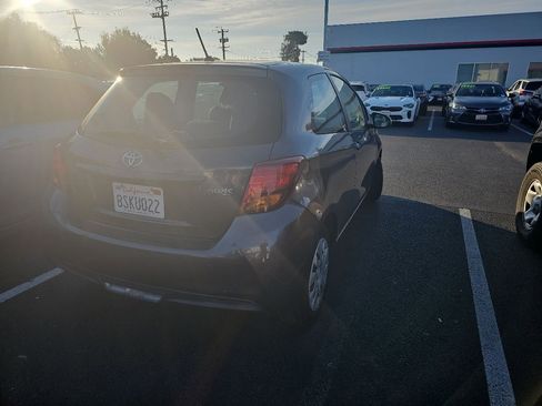 Used 2016 Toyota Yaris L image 2