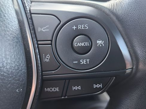 Used 2018 Toyota Camry SE w/ Moonroof Package image 16