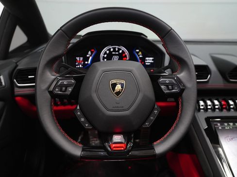 Used 2024 Lamborghini Huracan EVO image 21