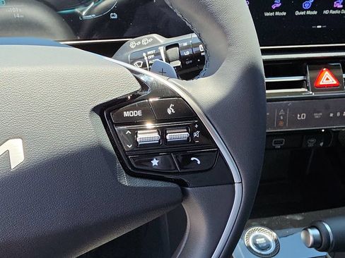 New 2026 Kia Niro FWD image 32