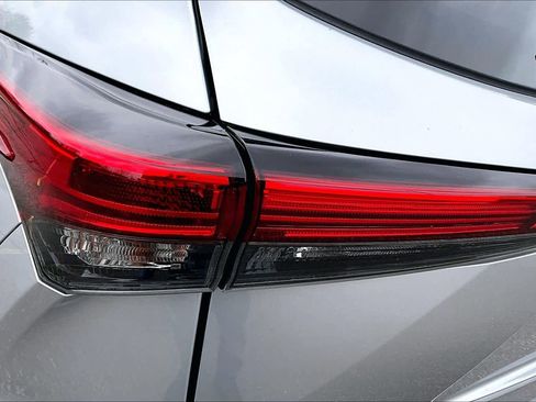 Used 2023 Toyota Highlander XLE AWD/4WD image 28