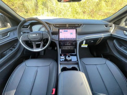 New 2025 Jeep Grand Cherokee L Altitude image 26