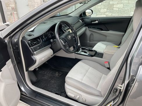 Used 2014 Toyota Camry LE image 14