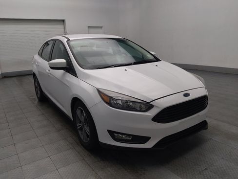 Used 2018 Ford Focus SE w/ SE Appearance Package image 13