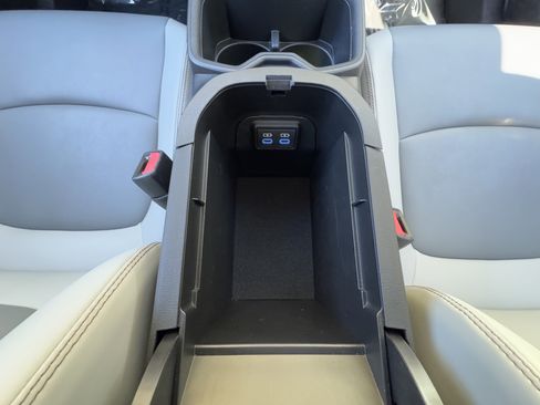 Used 2022 Toyota RAV4 XLE Premium image 25