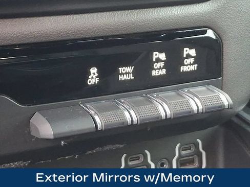 Used 2020 RAM 1500 Big Horn AWD/4WD image 14