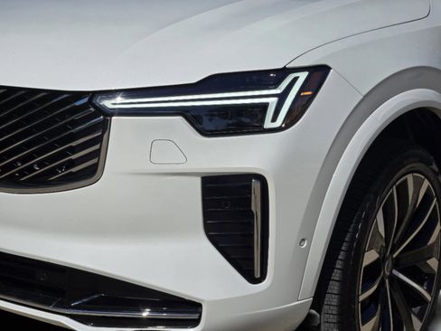 Certified 2025 Volvo XC90 T8 Plus w/ Protection Package Premier image 42