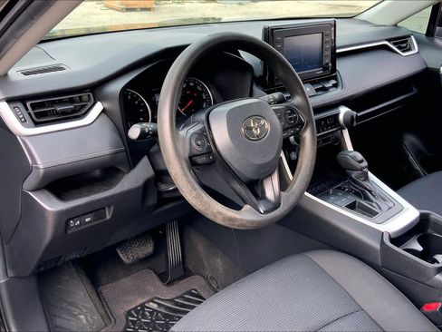 Used 2021 Toyota RAV4 LE FWD image 18