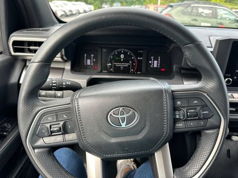 Used 2026 Toyota 4Runner SR5 AWD/4WD image 12