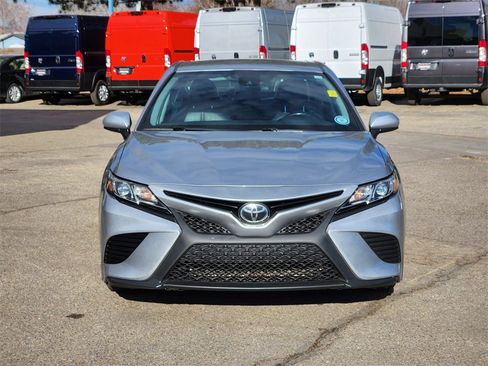 Used 2018 Toyota Camry SE image 5