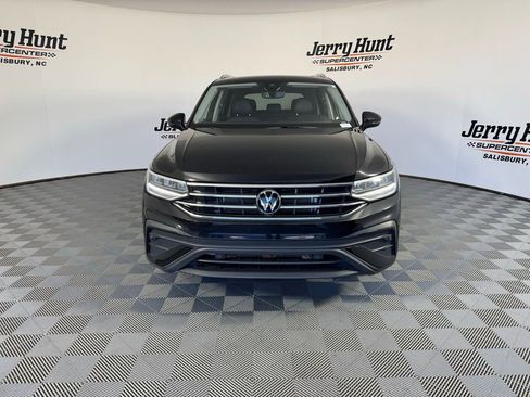 Used 2022 Volkswagen Tiguan SE w/ Panoramic Sunroof Package image 7