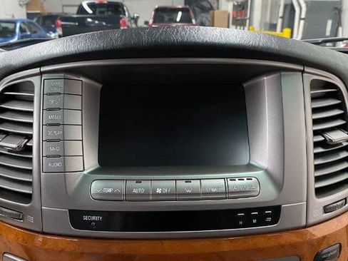 Used 2005 Lexus LX 470 4WD image 29