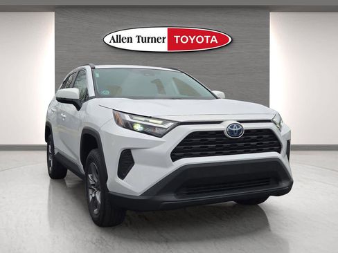 Used 2024 Toyota RAV4 LE image 4