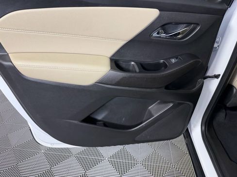 Used 2023 Chevrolet Traverse LT image 26