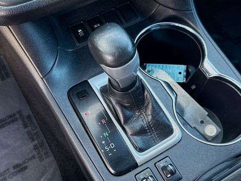 Used 2018 Toyota Highlander SE image 16