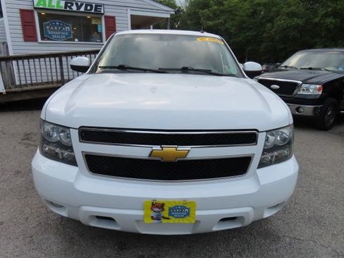 Used 2014 Chevrolet Suburban LT RWD image 3