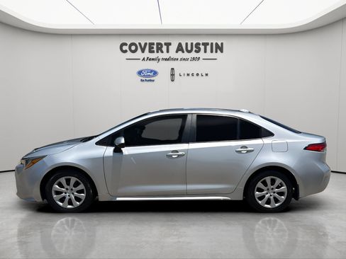 Used 2020 Toyota Corolla LE FWD image 3