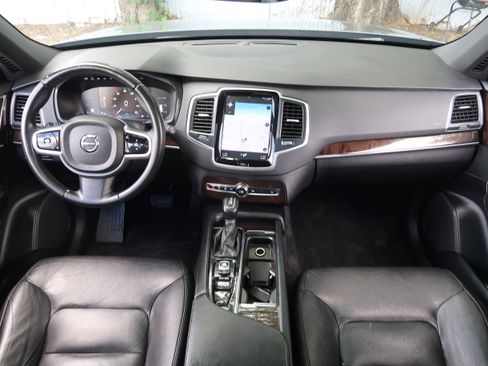 Used 2019 Volvo XC90 T5 Momentum w/ Protection Package Premier FWD image 11