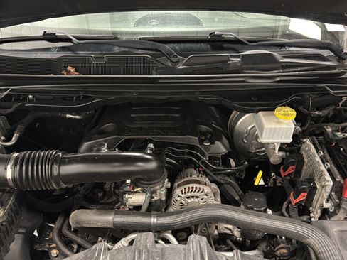 Used 2019 RAM 1500 Laramie AWD/4WD image 25