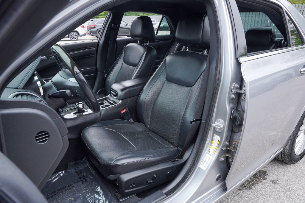 Used 2014 Chrysler 300 C AWD/4WD image 22