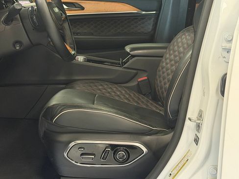 Used 2022 Jeep Grand Cherokee Summit AWD/4WD image 12