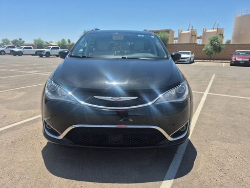 Used 2020 Chrysler Pacifica Touring-L Plus w/ Tire & Wheel Group FWD image 6