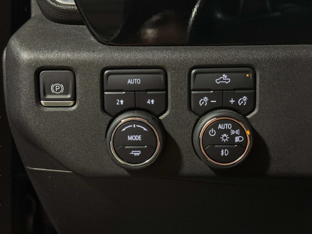 Used 2023 Chevrolet Silverado 1500 RST w/ Redline Edition AWD/4WD image 19