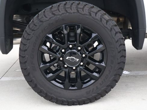 Used 2025 Chevrolet Silverado 2500 LT w/ Trail Boss Package image 8