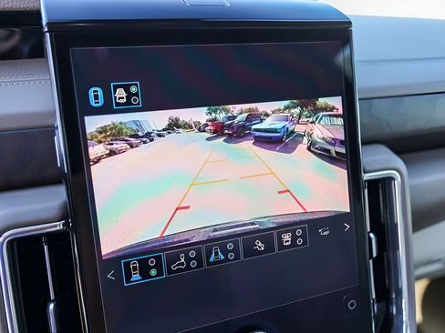 Used 2025 GMC Yukon XL Denali AWD/4WD image 20