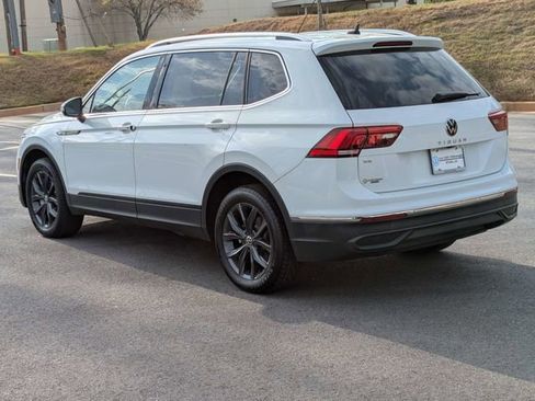 Used 2022 Volkswagen Tiguan SE w/ Panoramic Sunroof Package image 6