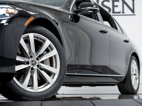 Certified 2023 Mercedes-Benz S 500 4MATIC w/ 3D Technology Package image 26