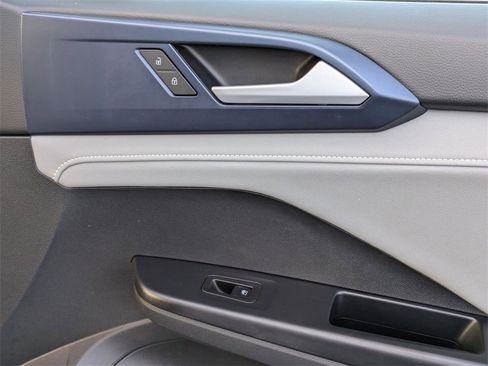 Used 2024 Volkswagen Taos SE image 33