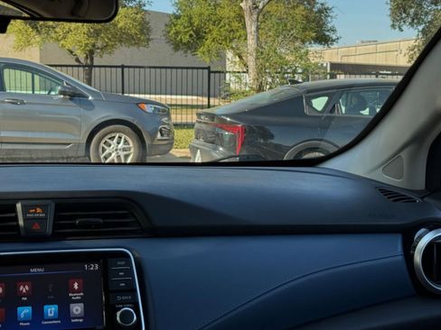 Used 2025 Nissan Versa SV image 17