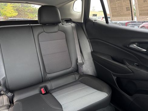 Used 2025 Chevrolet Trax LT w/ LT Convenience Package FWD image 37