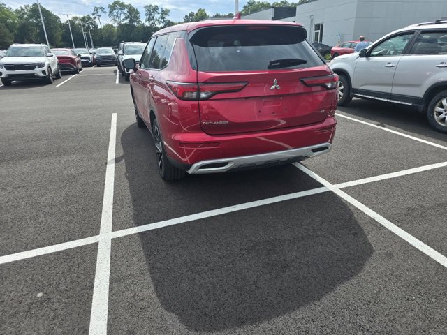 Used 2022 Mitsubishi Outlander SE FWD image 3