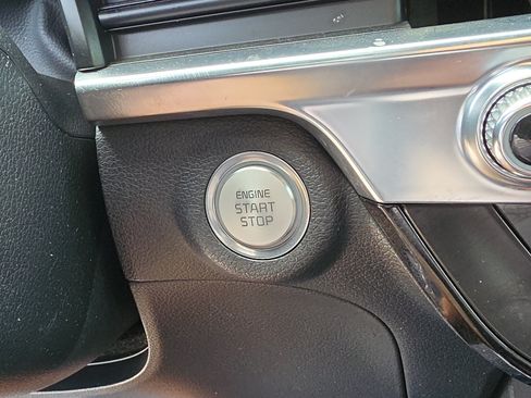 Used 2024 Kia Telluride SX w/ Towing Package FWD image 28