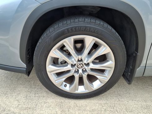Certified 2020 Toyota Highlander Limited FWD image 9