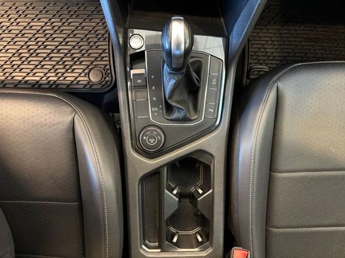 Used 2020 Volkswagen Tiguan SE R-Line AWD/4WD image 19