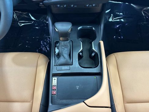 Used 2025 Lexus ES 350 w/ Premium Package FWD image 19
