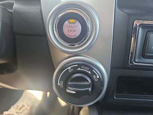 Used 2018 Nissan Titan SV w/ SV Convenience Package image 63