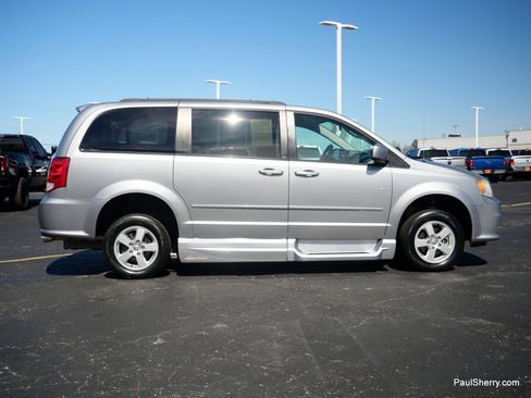 Used 2013 Dodge Grand Caravan SXT w/ Rear Park Assist Pkg image 21