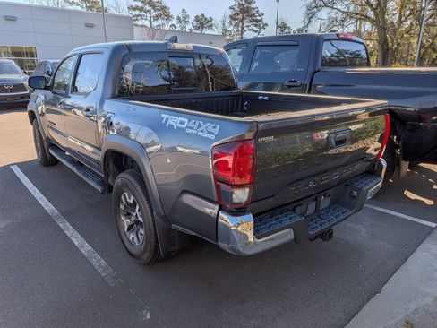 Used 2020 Toyota Tacoma TRD Off-Road image 4