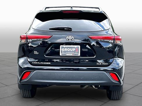 Used 2023 Toyota Highlander XLE AWD/4WD image 5