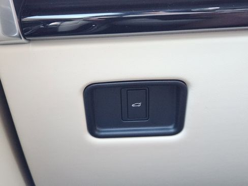 New 2025 Land Rover Range Rover Long Wheelbase SE image 21